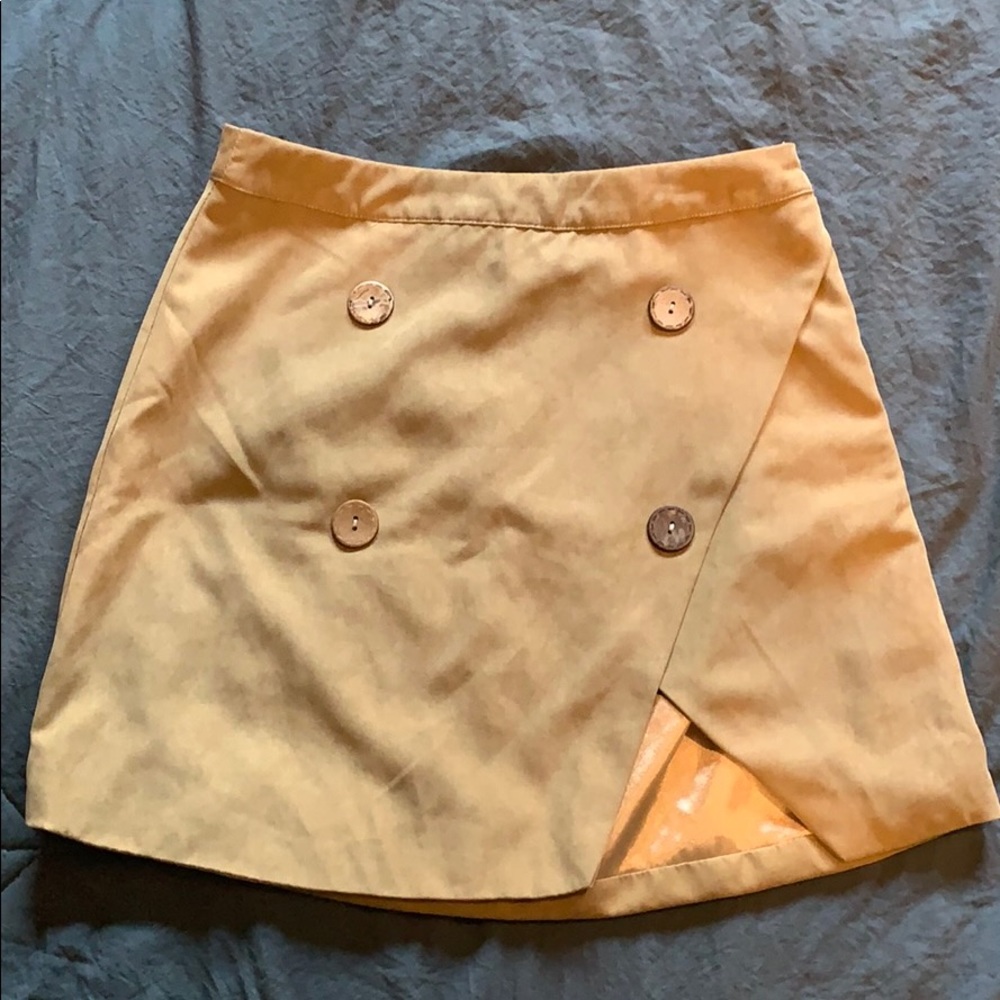Button skirt